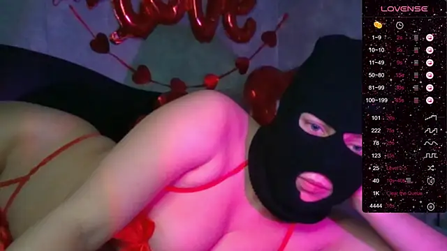 Snapshot of YenMoore chatting on 02.11.26 YenMoore online show from 02.11.26