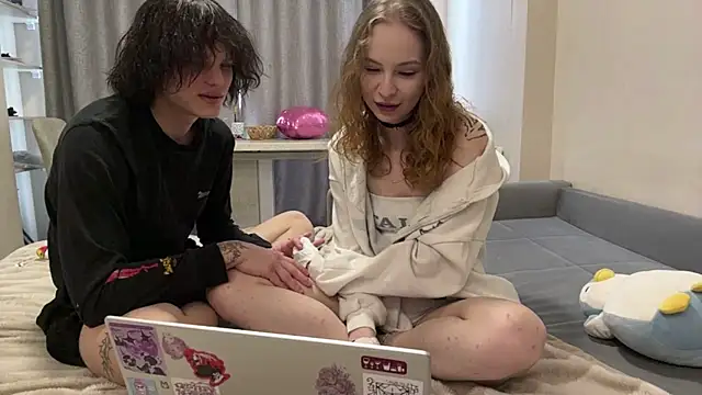 Snapshot of ZettaSewester chatting on 02.05.26 ZettaSewester online show from 02.05.26