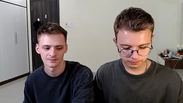 NikiKerryCum online show from 04.19.26