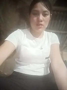 Snapshot of Momo-biki chatting on 05.05.26 Momo-biki online show from 05.05.26