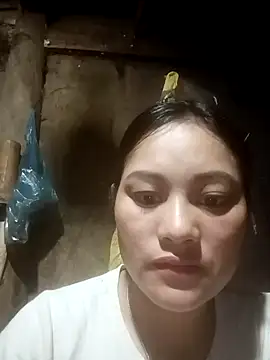 Snapshot of Momo-biki chatting on 05.18.26 Momo-biki online show from 05.18.26