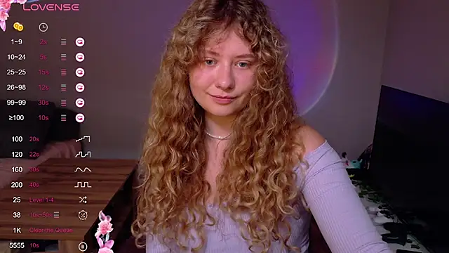 Snapshot of Milounee chatting on 06.25.26 Milounee online show from 06.25.26