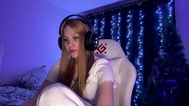 Snapshot of axin_burnell chatting on 02.14.26 axin burnell online show from 02.14.26