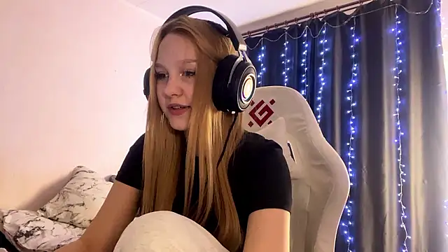 Snapshot of axin_burnell chatting on 02.28.26 axin burnell online show from 02.28.26