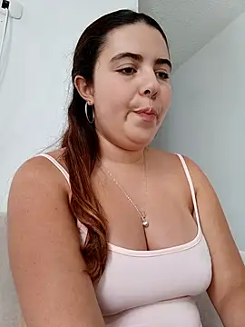 Snapshot of lyss_muller chatting on 04.15.26 lyss muller online show from 04.15.26