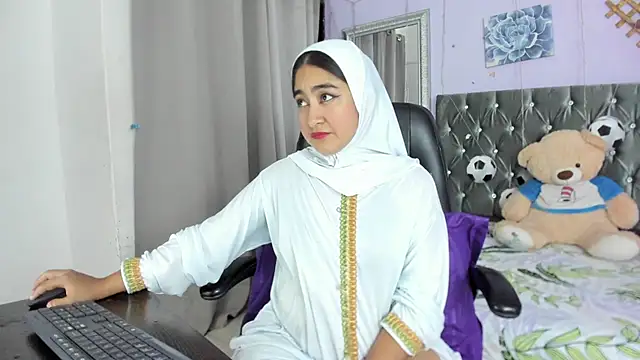 Snapshot of SamiraAwada chatting on 06.24.26 SamiraAwada online show from 06.24.26