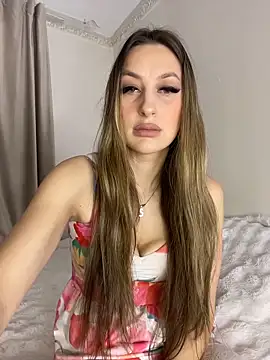 Snapshot of Alyxra chatting on 04.15.26 Alyxra online show from 04.15.26