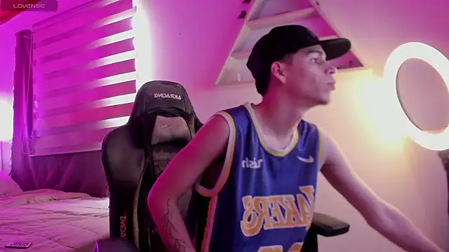 Snapshot of juan_posada chatting on 02.21.26 juan posada online show from 02.21.26