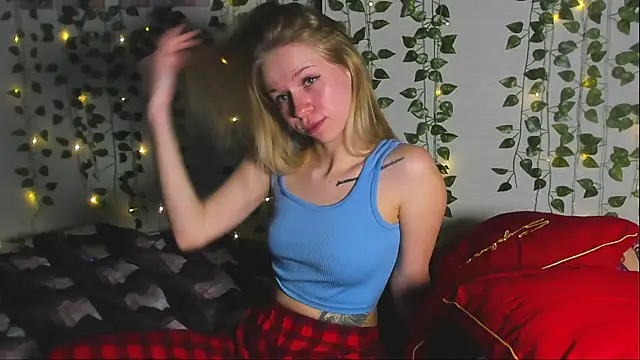 Very Cute Girl online show from 02.14.26