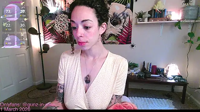 Snapshot of gunzinrose chatting on 03.01.26 gunzinrose online show from 03.01.26
