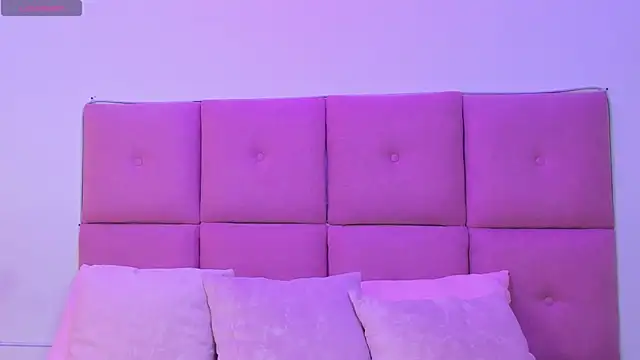 Hilaryportman online show from 04.17.26