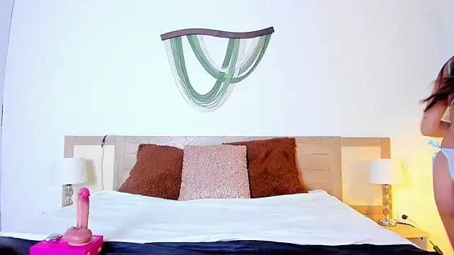 LiaJohnnson  online show from 04.15.26