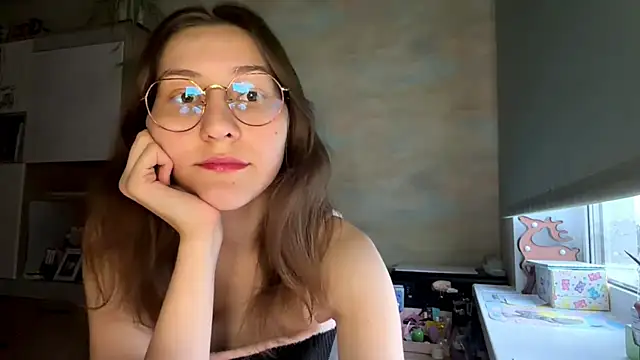 Miaaa Moon online show from 04.06.26