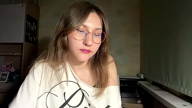 Miaaa Moon online show from 05.17.26