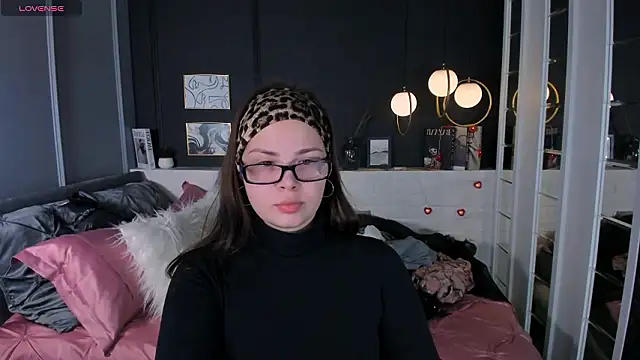 Snapshot of Maykinkya chatting on 02.25.26 Maykinkya online show from 02.25.26