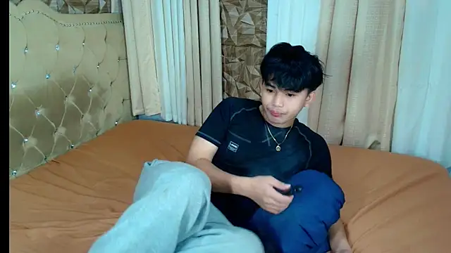 Snapshot of xlovercutietwink chatting on 02.11.26 xlovercutietwink online show from 02.11.26