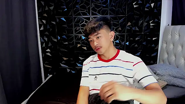 Snapshot of xlovercutietwink chatting on 04.05.26 xlovercutietwink online show from 04.05.26