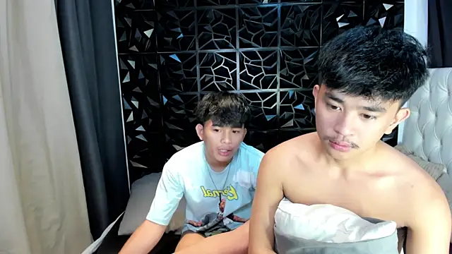 Snapshot of xlovercutietwink chatting on 04.10.26 xlovercutietwink online show from 04.10.26
