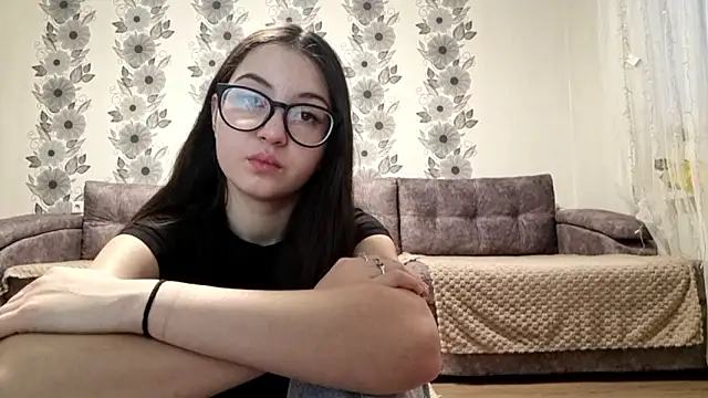 Snapshot of ZyntraLoom chatting on 02.08.26 ZyntraLoom online show from 02.08.26