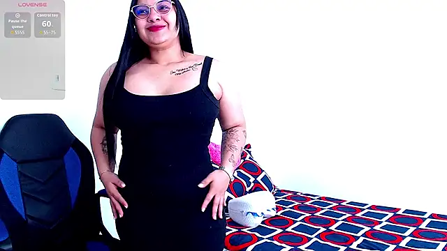 Snapshot of emily-rousee- chatting on 02.11.26 emily-rousee- online show from 02.11.26