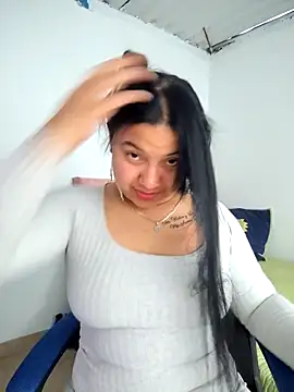 Snapshot of emily-rousee- chatting on 04.22.26 emily-rousee- online show from 04.22.26