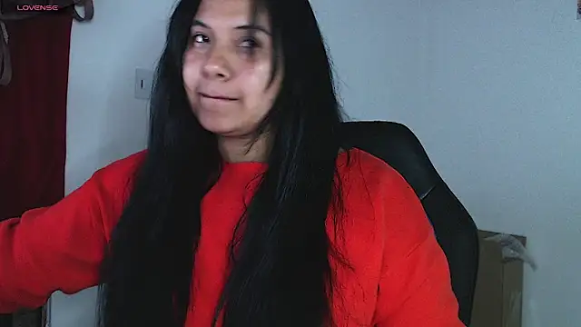 Snapshot of emily-rousee- chatting on 05.26.26 emily-rousee- online show from 05.26.26
