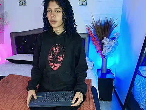 HannahBlue  online show from 02.12.26