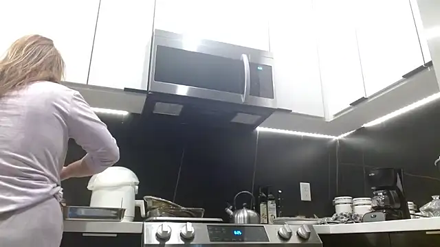 Snapshot of HazelSkyesChat chatting on 02.25.26 HazelSkyesChat online show from 02.25.26