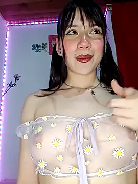 Snapshot of MikasaxX_ chatting on 04.25.26 MikasaxX online show from 04.25.26