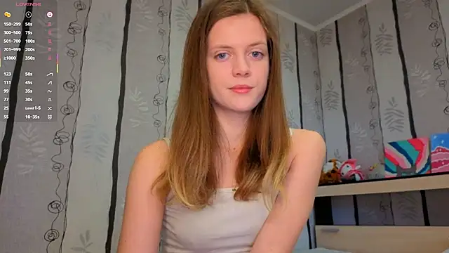 Snapshot of SueFerreyra chatting on 04.21.26 SueFerreyra online show from 04.21.26