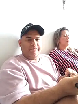 Snapshot of wessAndSandri chatting on 02.25.26 wessAndSandri online show from 02.25.26