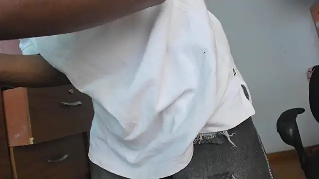 Snapshot of suckdream chatting on 04.15.26 suckdream online show from 04.15.26