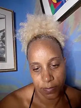 Snapshot of BadGyalGem chatting on 05.19.26 BadGyalGem online show from 05.19.26