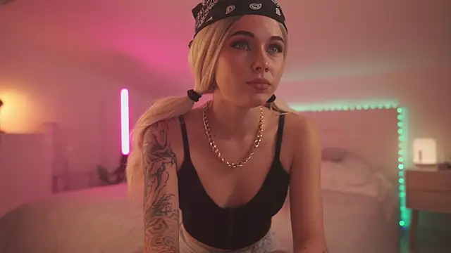 Snapshot of Sarah_Pink chatting on 01.26.25 Sarah Pink online show from 01.26.25