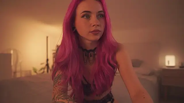 Snapshot of Sarah_Pink chatting on 02.07.25 Sarah Pink online show from 02.07.25