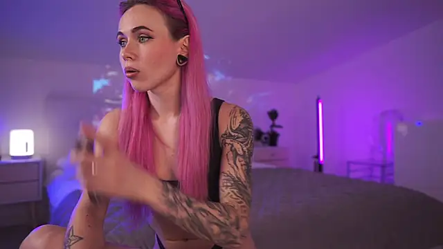 Snapshot of Sarah_Pink chatting on 03.22.25 Sarah Pink online show from 03.22.25