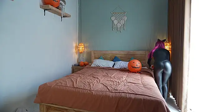 Snapshot of Sarah_Pink chatting on 10.31.25 Sarah Pink online show from 10.31.25