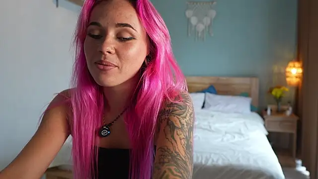 Snapshot of Sarah_Pink chatting on 11.09.25 Sarah Pink online show from 11.09.25