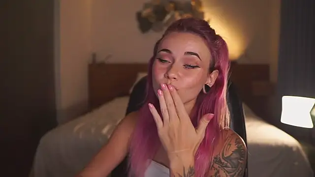 Sarah Pink online show from 04.09.26