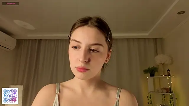 Snapshot of LeanneDinkle chatting on 02.28.26 LeanneDinkle online show from 02.28.26