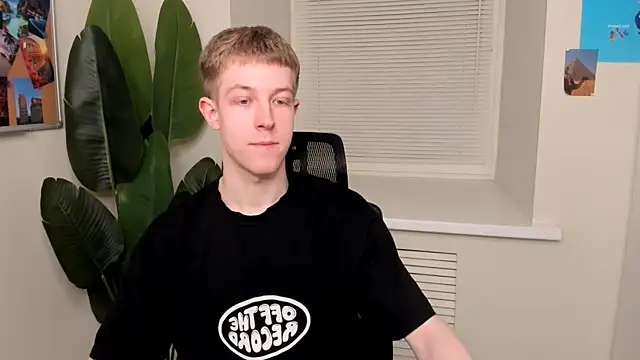 Snapshot of Dylan_Norton chatting on 04.22.26 Dylan Norton online show from 04.22.26