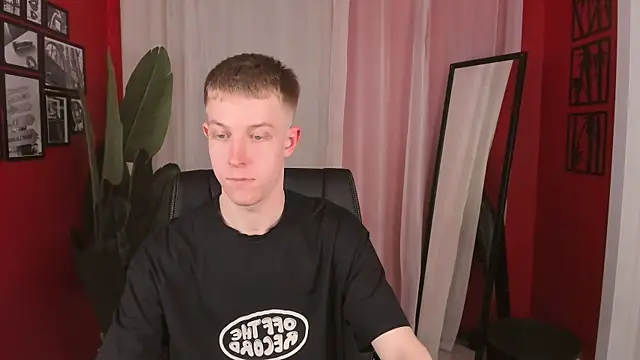 Snapshot of Dylan_Norton chatting on 04.29.26 Dylan Norton online show from 04.29.26