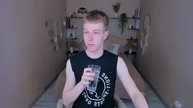 Snapshot of Dylan_Norton chatting on 05.28.26 Dylan Norton online show from 05.28.26