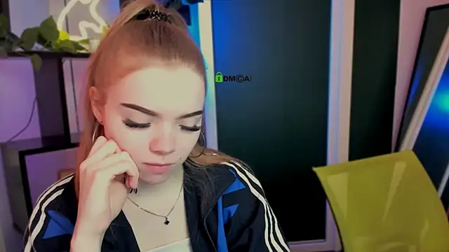 arianaa cat online show from 03.22.26