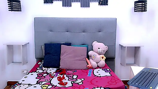 Sophia Valentina online show from 02.28.26