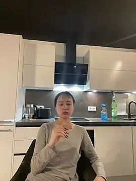 Snapshot of Just-Lilly chatting on 04.10.26 Just-Lilly online show from 04.10.26