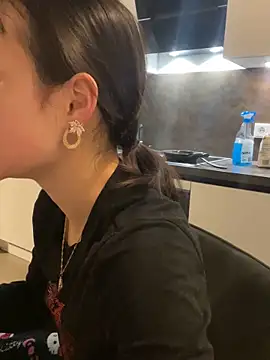 Snapshot of Just-Lilly chatting on 04.11.26 Just-Lilly online show from 04.11.26