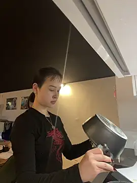 Snapshot of Just-Lilly chatting on 04.12.26 Just-Lilly online show from 04.12.26