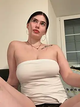 Snapshot of Evie-Moore chatting on 02.24.26 Evie-Moore online show from 02.24.26