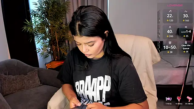 Snapshot of moonhelen chatting on 06.10.26 moonhelen online show from 06.10.26